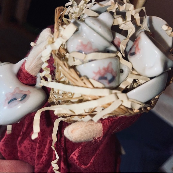 BYERS CHOICE LTD “Porcelain Peddler” doll 2000 - Picture 5 of 6